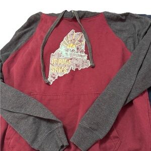 Maine Sweatshirt Men’s Size Medium Maroon And Gray With Design GUC